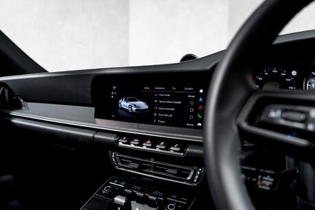 Porsche 911 TARGA 4S PDK. SPORT DESIGN PACKAGE. BOSE. SPORT EXHAUST. PORSCHE INNODRIVE. 35