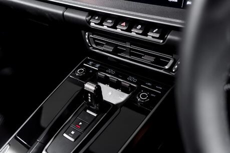 Porsche 911 TARGA 4S PDK. SPORT DESIGN PACKAGE. BOSE. SPORT EXHAUST. PORSCHE INNODRIVE. 37