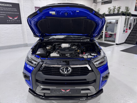 Toyota Hilux INVINCIBLE X 4WD D-4D DCB 18