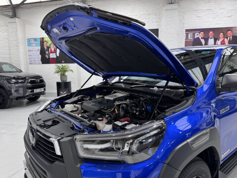 Toyota Hilux INVINCIBLE X 4WD D-4D DCB 19