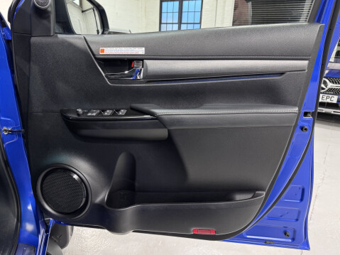 Toyota Hilux INVINCIBLE X 4WD D-4D DCB 38