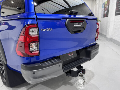Toyota Hilux INVINCIBLE X 4WD D-4D DCB 23