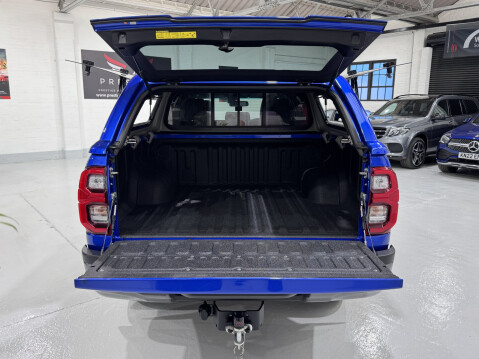 Toyota Hilux INVINCIBLE X 4WD D-4D DCB 24
