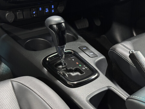 Toyota Hilux INVINCIBLE X 4WD D-4D DCB 29