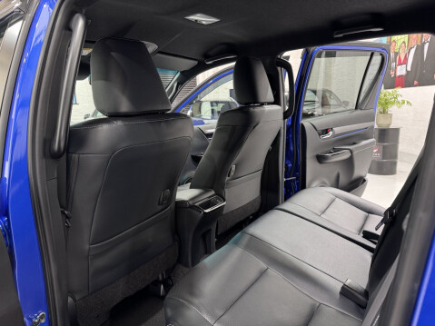 Toyota Hilux INVINCIBLE X 4WD D-4D DCB 43