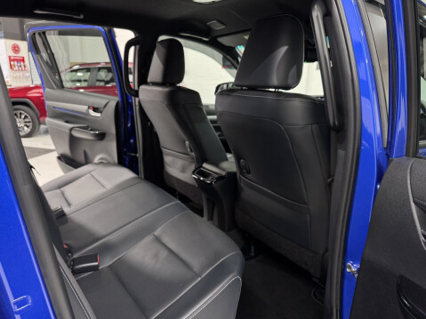 Toyota Hilux INVINCIBLE X 4WD D-4D DCB 48