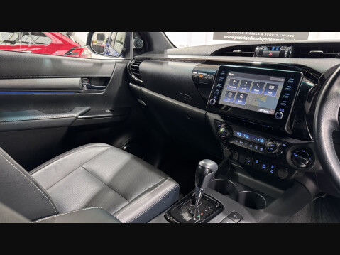 Toyota Hilux INVINCIBLE X 4WD D-4D DCB 31