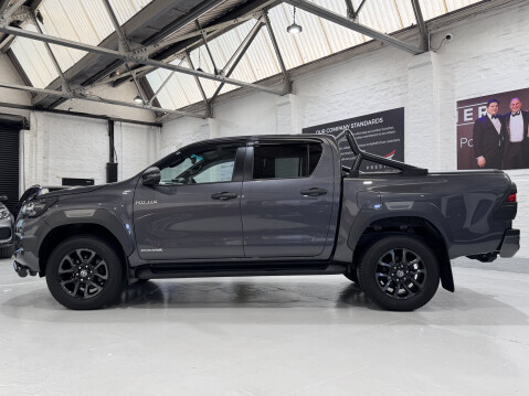 Toyota Hilux INVINCIBLE X 4WD D-4D DCB 11
