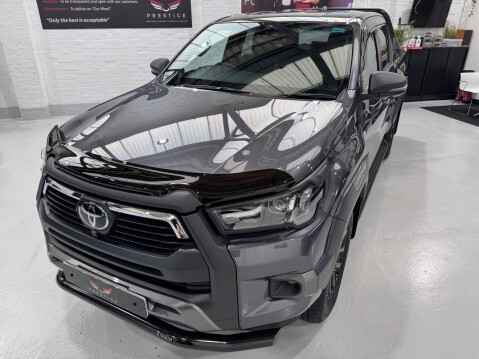 Toyota Hilux INVINCIBLE X 4WD D-4D DCB 14