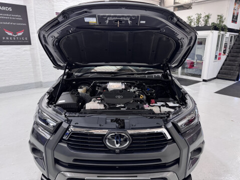Toyota Hilux INVINCIBLE X 4WD D-4D DCB 15