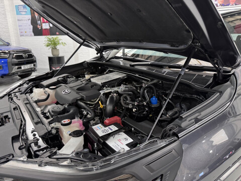 Toyota Hilux INVINCIBLE X 4WD D-4D DCB 6