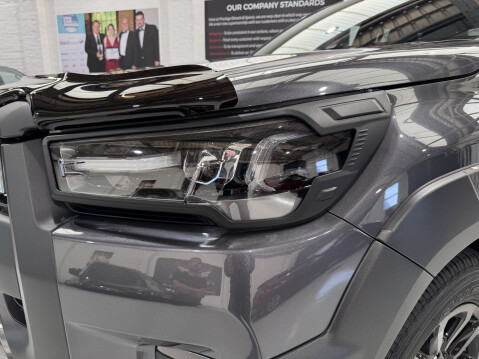 Toyota Hilux INVINCIBLE X 4WD D-4D DCB 13