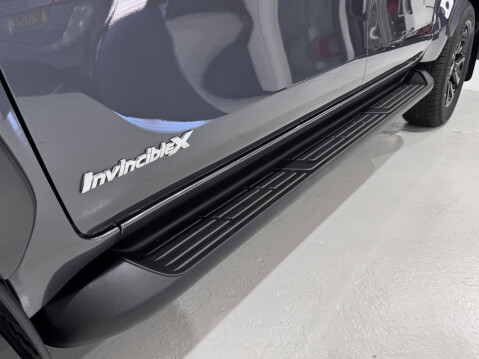 Toyota Hilux INVINCIBLE X 4WD D-4D DCB 75