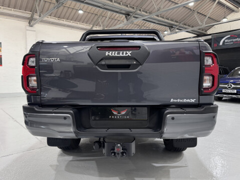 Toyota Hilux INVINCIBLE X 4WD D-4D DCB 22