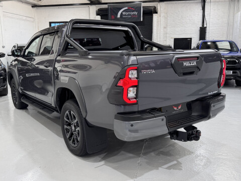Toyota Hilux INVINCIBLE X 4WD D-4D DCB 12