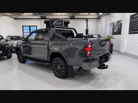 Toyota Hilux INVINCIBLE X 4WD D-4D DCB 17