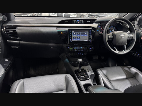Toyota Hilux INVINCIBLE X 4WD D-4D DCB 2
