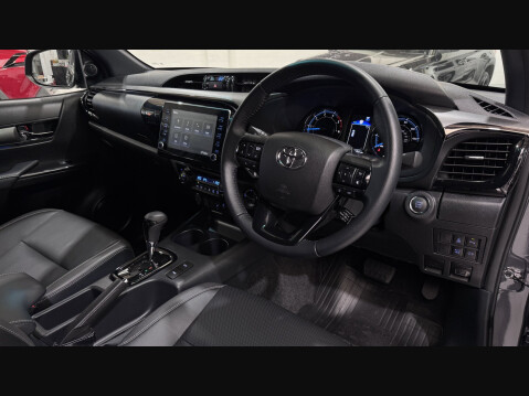 Toyota Hilux INVINCIBLE X 4WD D-4D DCB 29