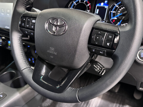 Toyota Hilux INVINCIBLE X 4WD D-4D DCB 31