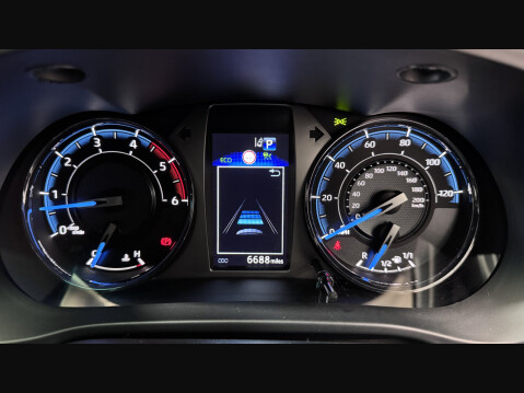 Toyota Hilux INVINCIBLE X 4WD D-4D DCB 60