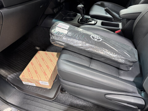 Toyota Hilux INVINCIBLE X 4WD D-4D DCB 70