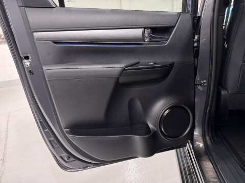 Toyota Hilux INVINCIBLE X 4WD D-4D DCB 67