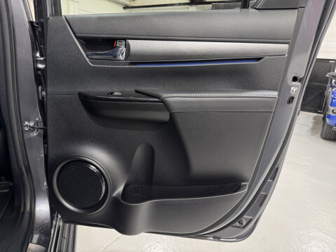 Toyota Hilux INVINCIBLE X 4WD D-4D DCB 68