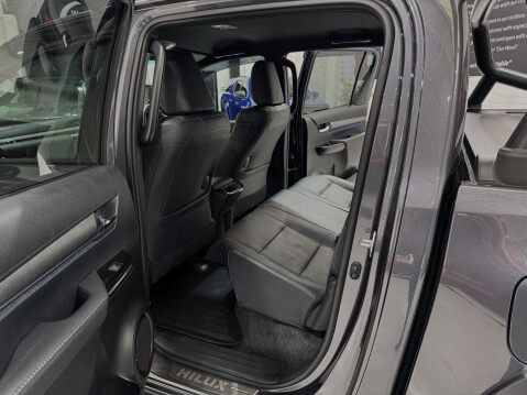 Toyota Hilux INVINCIBLE X 4WD D-4D DCB 49