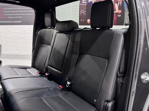 Toyota Hilux INVINCIBLE X 4WD D-4D DCB 45
