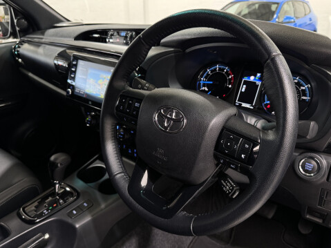 Toyota Hilux INVINCIBLE X 4WD D-4D DCB 33