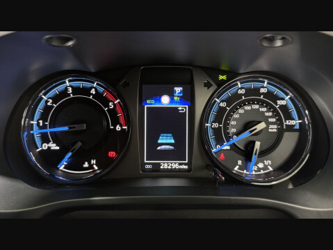 Toyota Hilux INVINCIBLE X 4WD D-4D DCB 34