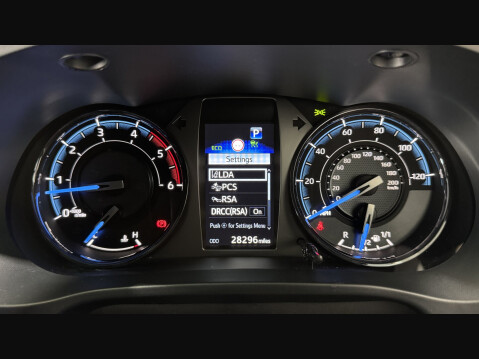 Toyota Hilux INVINCIBLE X 4WD D-4D DCB 35