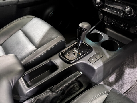 Toyota Hilux INVINCIBLE X 4WD D-4D DCB 31