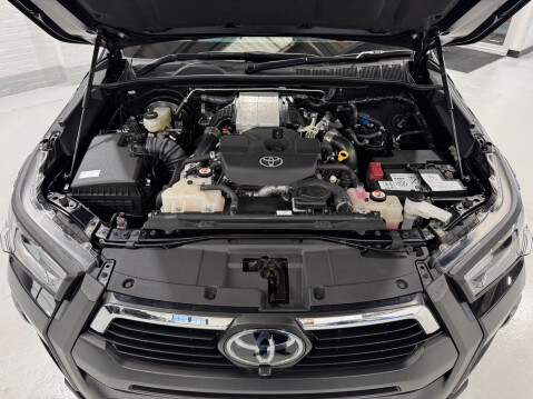 Toyota Hilux INVINCIBLE X 4WD D-4D DCB 13