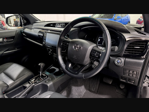 Toyota Hilux INVINCIBLE X 4WD D-4D DCB 27