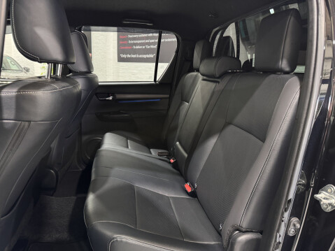 Toyota Hilux INVINCIBLE X 4WD D-4D DCB 46