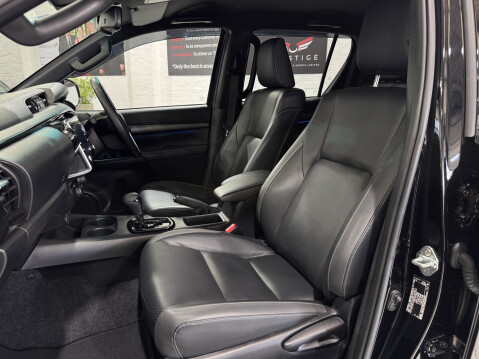 Toyota Hilux INVINCIBLE X 4WD D-4D DCB 43