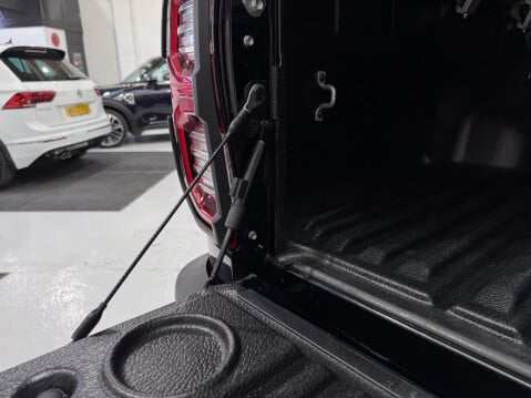 Toyota Hilux INVINCIBLE X 4WD D-4D DCB 21