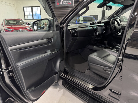 Toyota Hilux INVINCIBLE X 4WD D-4D DCB 41