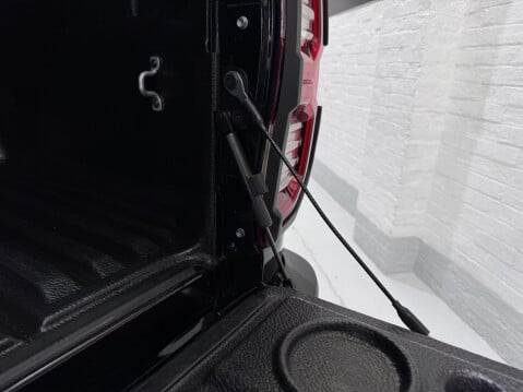 Toyota Hilux INVINCIBLE X 4WD D-4D DCB 22