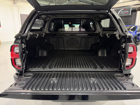 Toyota Hilux INVINCIBLE X 4WD D-4D DCB 51