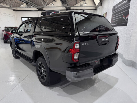 Toyota Hilux INVINCIBLE X 4WD D-4D DCB 16