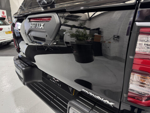 Toyota Hilux INVINCIBLE X 4WD D-4D DCB 15