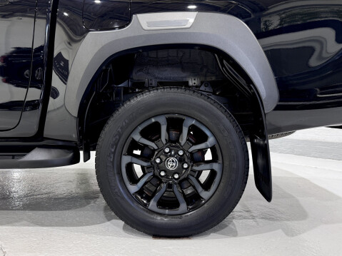 Toyota Hilux INVINCIBLE X 4WD D-4D DCB 53