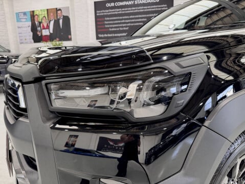 Toyota Hilux INVINCIBLE X 4WD D-4D DCB 11