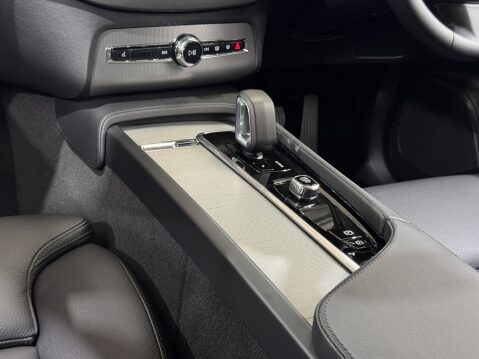 Volvo XC90 B5 PLUS AWD MHEV 32