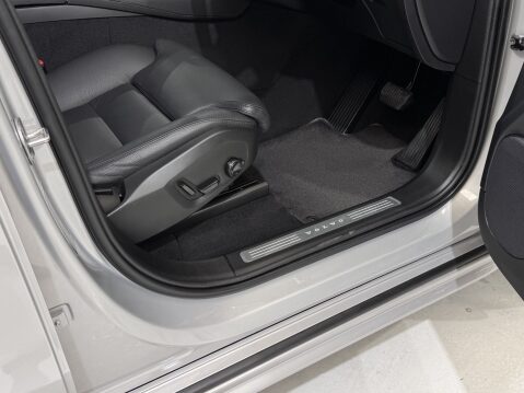 Volvo XC90 B5 PLUS AWD MHEV 17