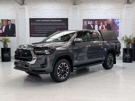 Toyota Hilux INVINCIBLE 4WD D-4D DCB