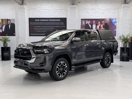 Toyota Hilux INVINCIBLE 4WD D-4D DCB