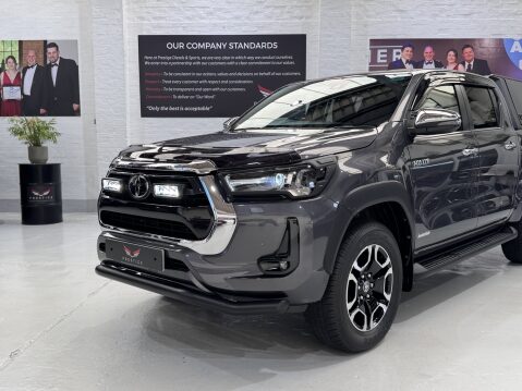 Toyota Hilux INVINCIBLE 4WD D-4D DCB 4